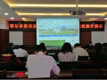 ���ʼ����֯��չ��˫��ʾ��ϵͳ������ѵ